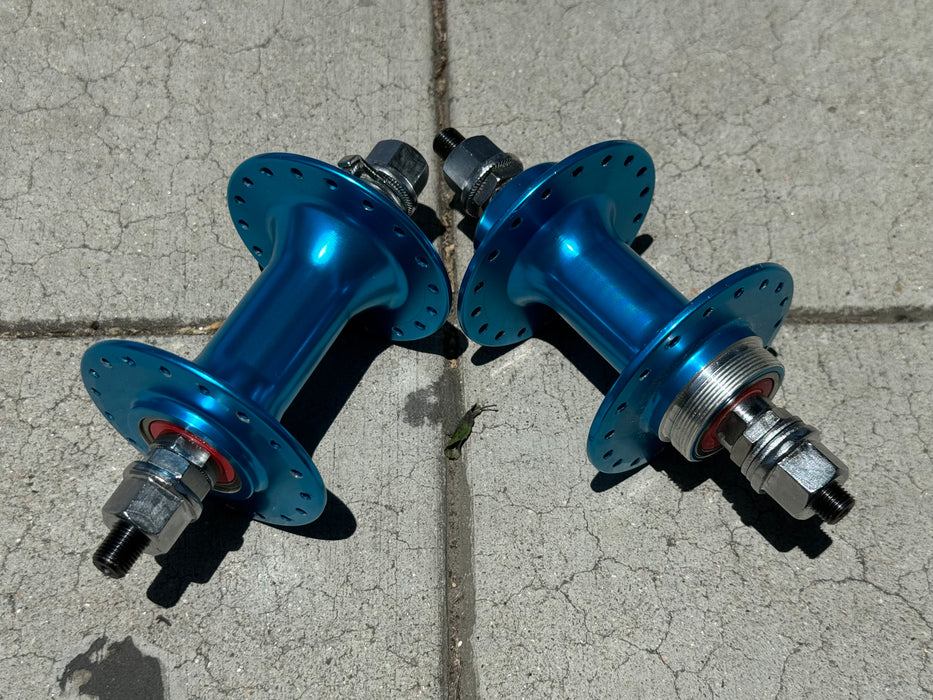 complete view of the Haro Legends Hub set blue